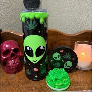 Custom 20oz Alien Tumbler set GLOWS IN THE DARK